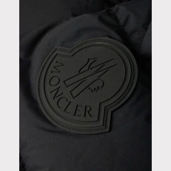 大人気【MONCLER スーパーコピー】DUBOIS 新作 ダウンジャケット 黑 9082410